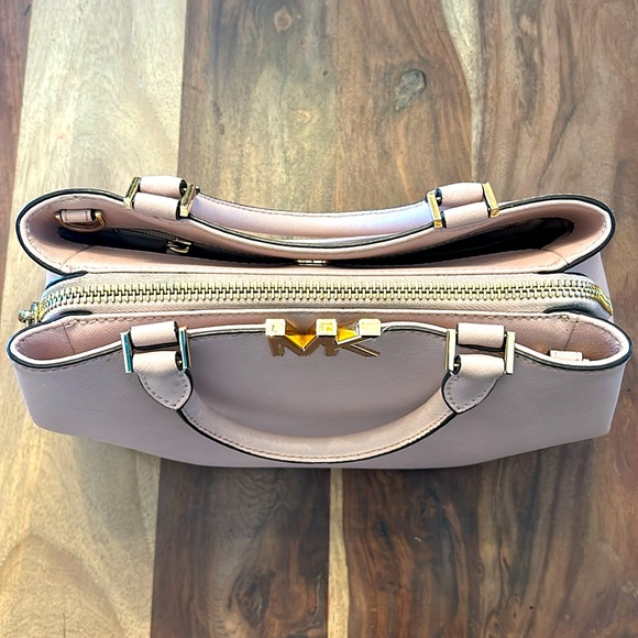 Michael Kors Authentic Mauve Leather Bag - Picture 2 of 11